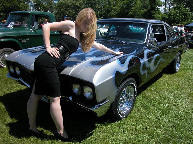 Bonus Buick Babes