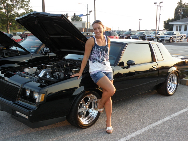 Bonus Buick Babes