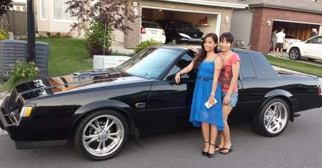 Chicks With Buick Autos