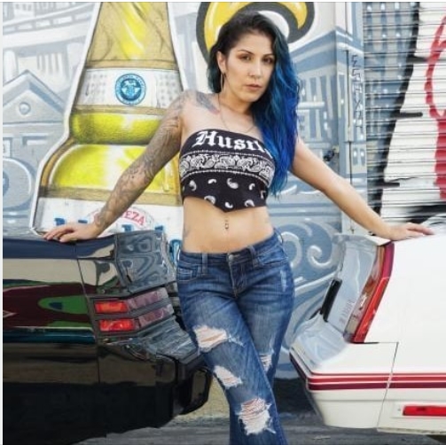 Chicks With Buick Autos