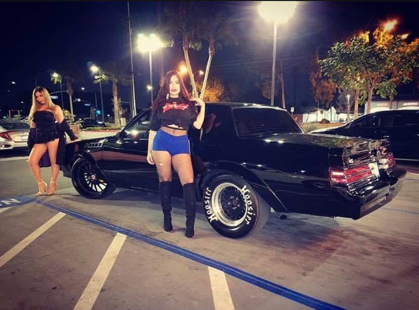 Chicks With Buick Autos