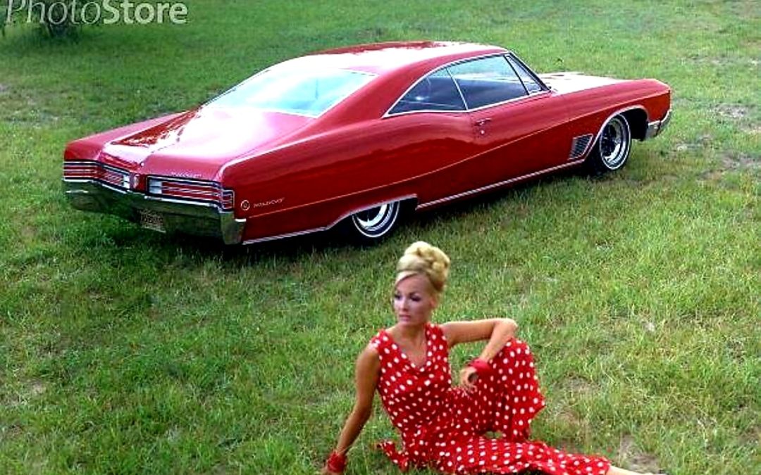 Chicks With Buick Autos