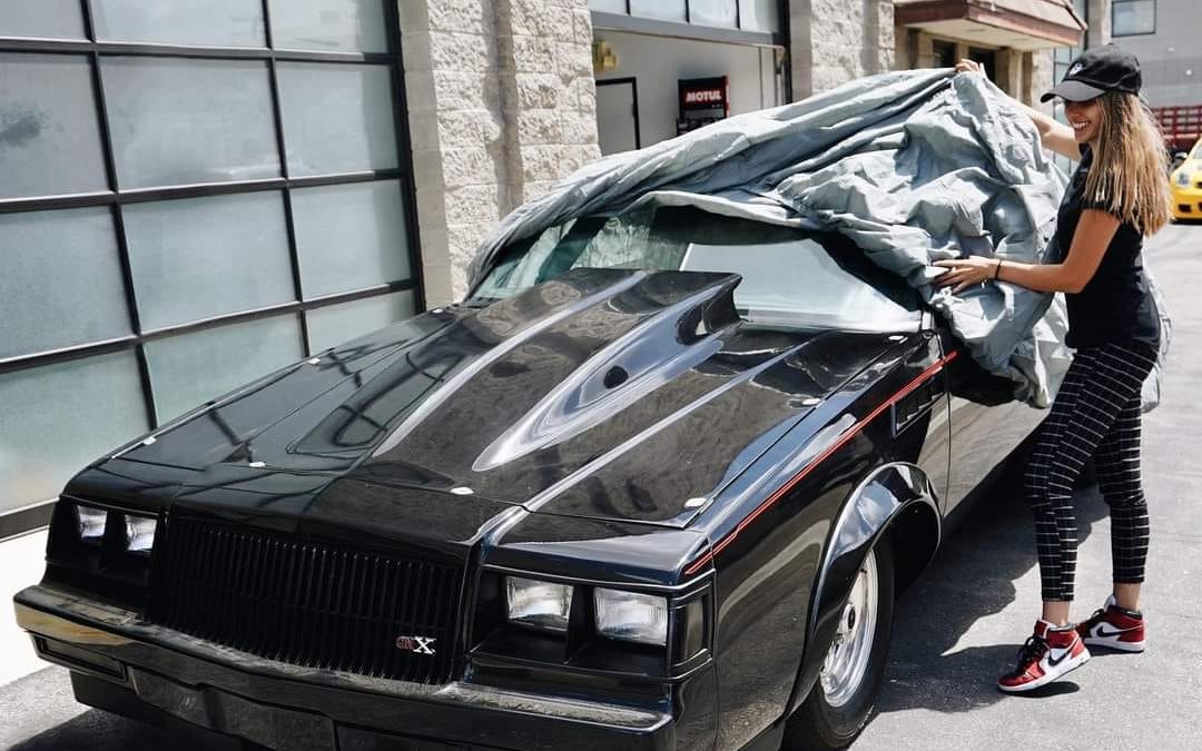 Chicks With Buick Autos