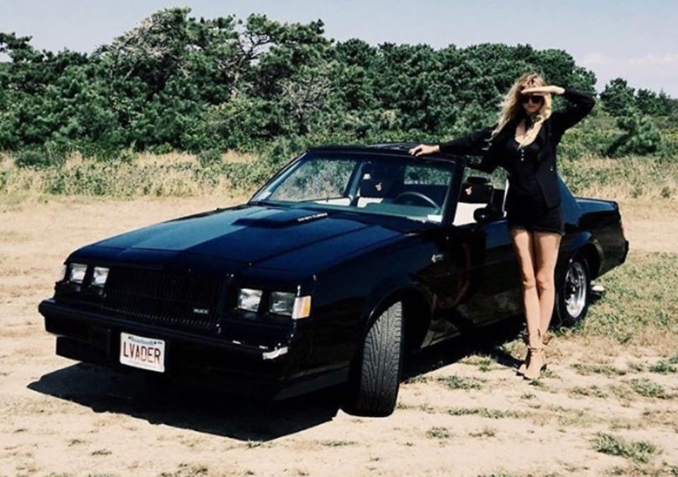 Chicks With Buick Autos