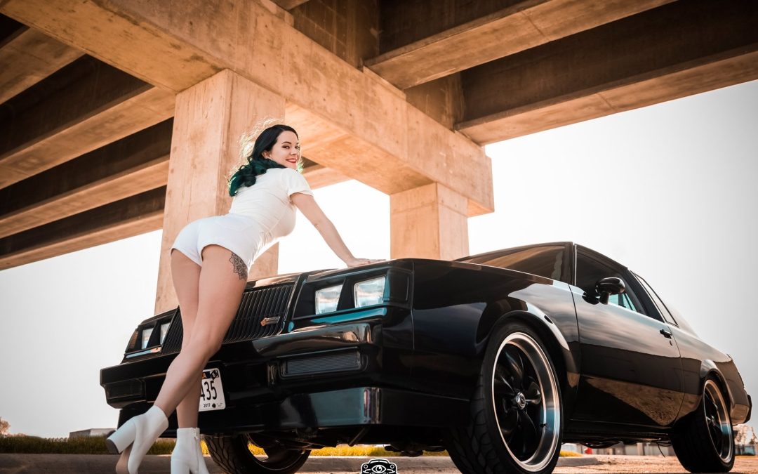 Chicks With Buick Autos