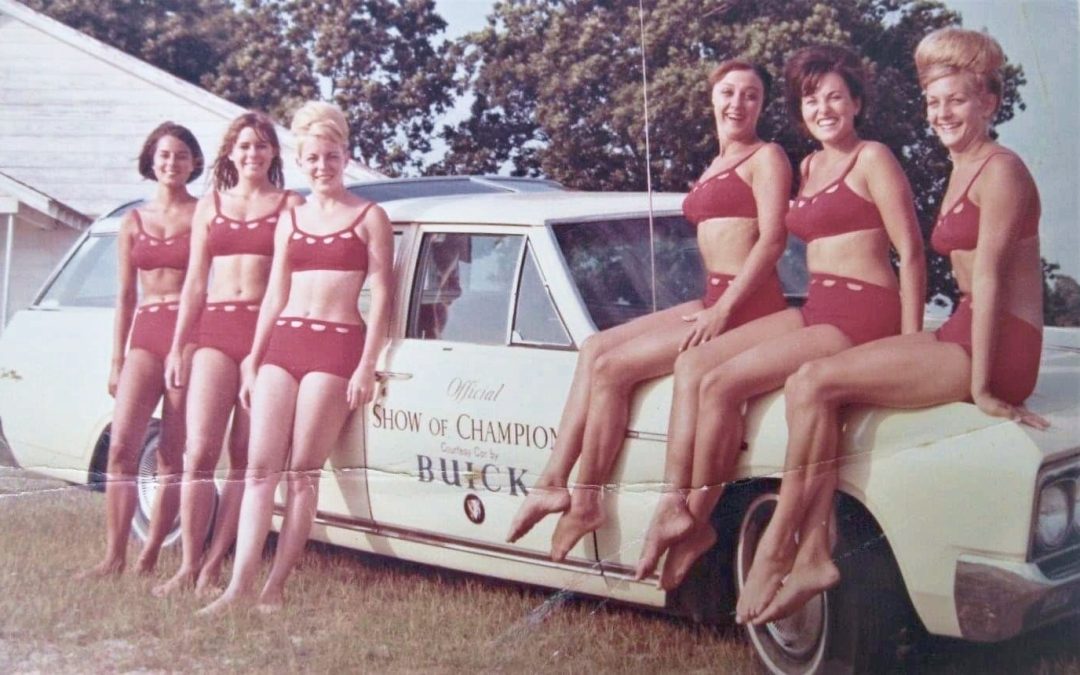 Chicks With Buick Autos